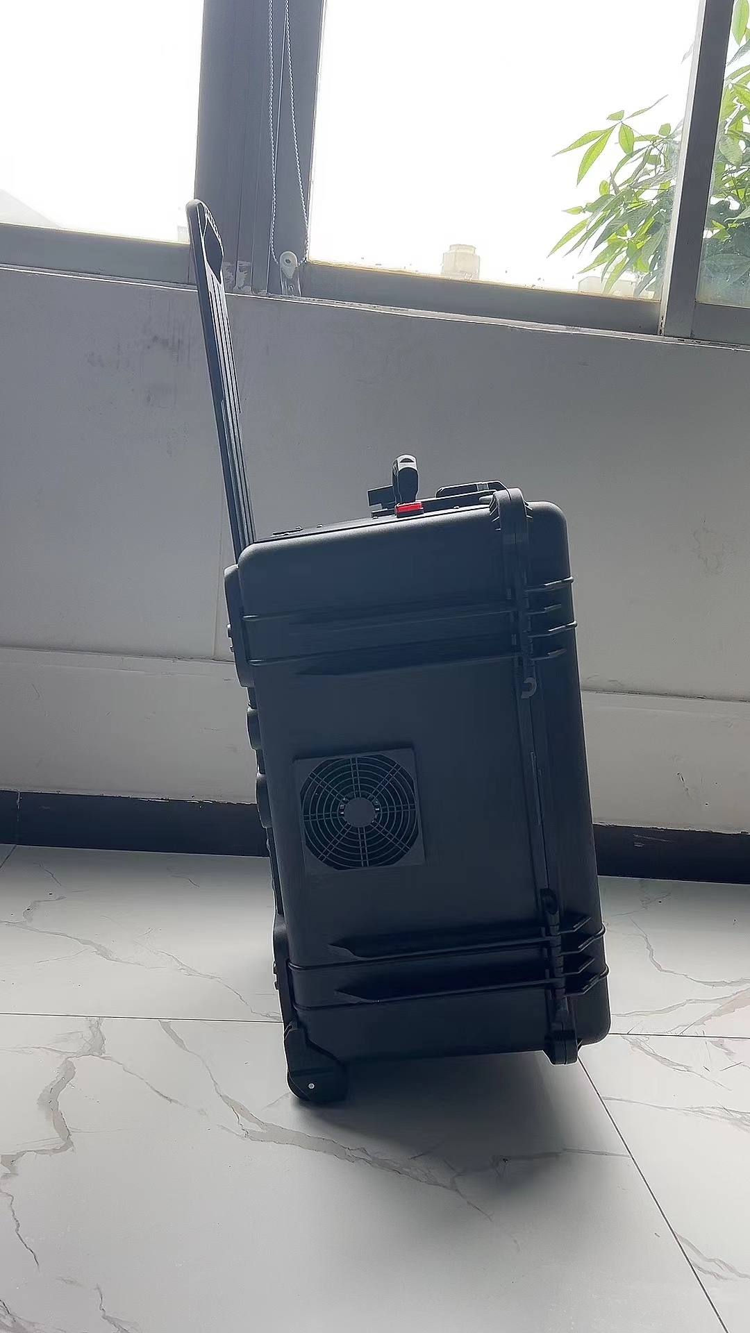 伊宁市手拉箱型移动通信干扰器